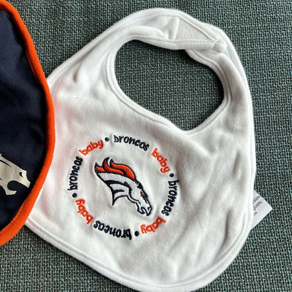 2️⃣ Super Bowl Champions Denver Broncos Bibs 2️⃣